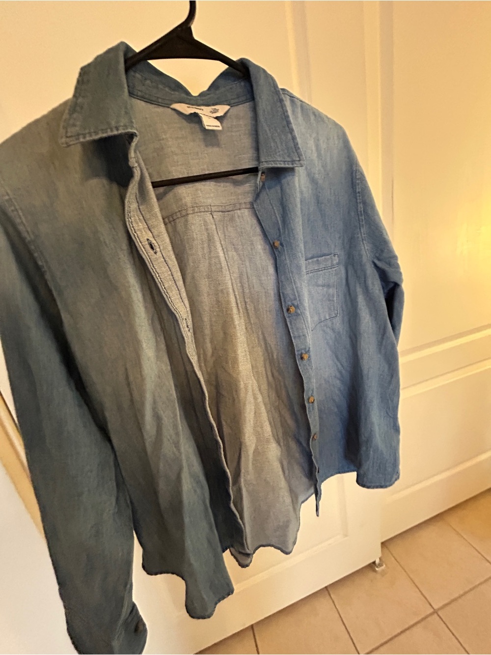 Women’s Old Navy “The Classic Shirt” Chambray Button-Up – L – New